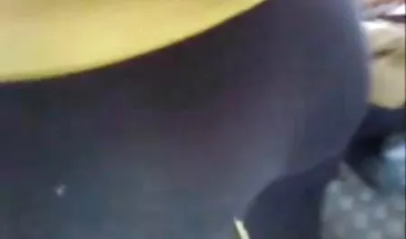 Красива застукали трах брюнетка з великими цицьками біля блондинки мастурбація на вебкамеру