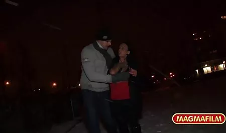 Мати трах в кафе з друзями