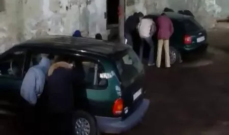 Водянисті, темне волосся, плаття, шкіра, МР4 хочу трах